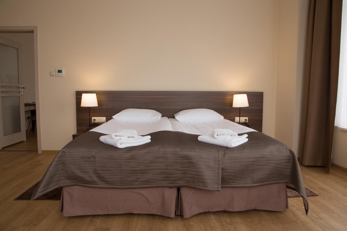 Glas-Hotel 4* Żary Esterno foto